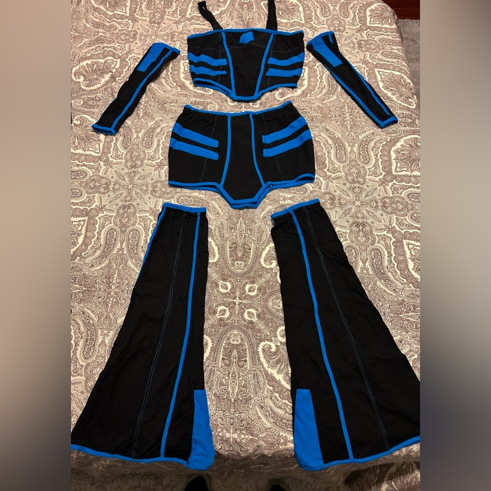 Rave 💥 Tech 💥 Futuristic 💥 Burning Man 💥 Cybersigilism 💥 Anime Size Small.